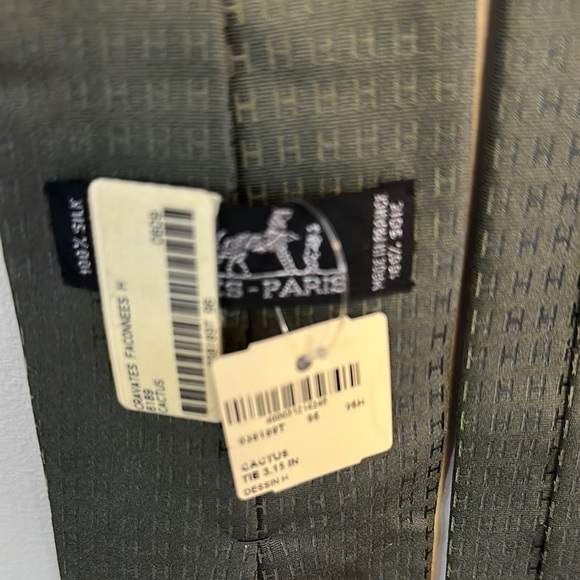 Hermes Black and Green Tie Elegant Accessories - Picture 2 of 2